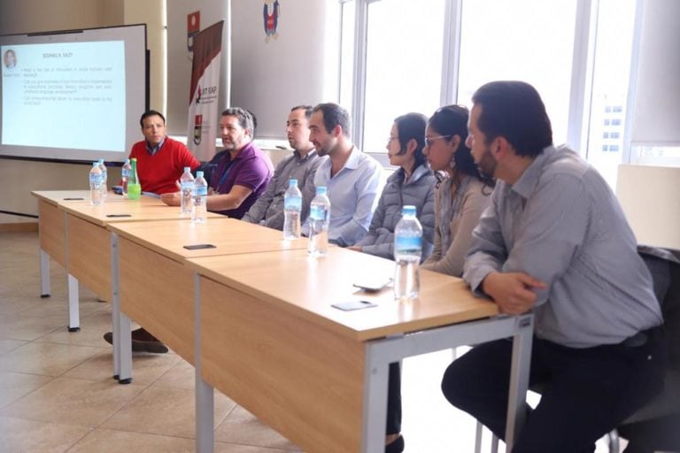 During their stay in Ecuador, the G-Lab team participated in a discussion at the National Polytechnic University.
